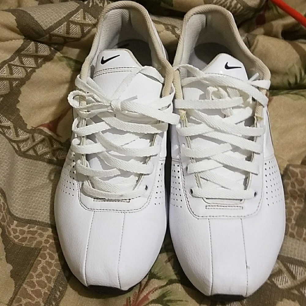 size 9 1/2 men's nike shox